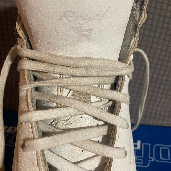 Risport Royal Pro 225B Skates With Jackson Ultimate Aspire Blades & Extra Guard - Picture 6 of 15